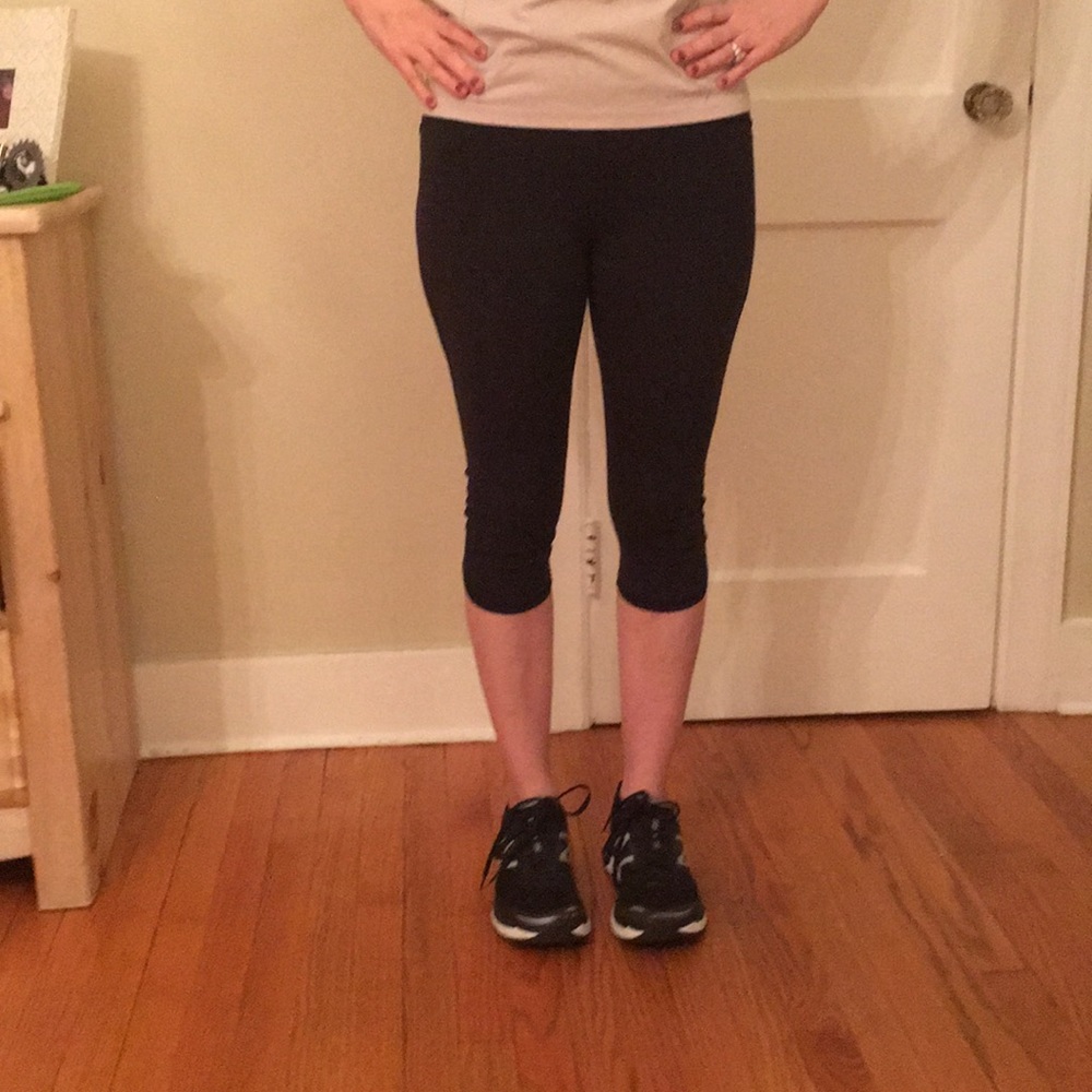 Lululemon Train Times Crop 17”. Black. Size 10. - Picture 3 of 4